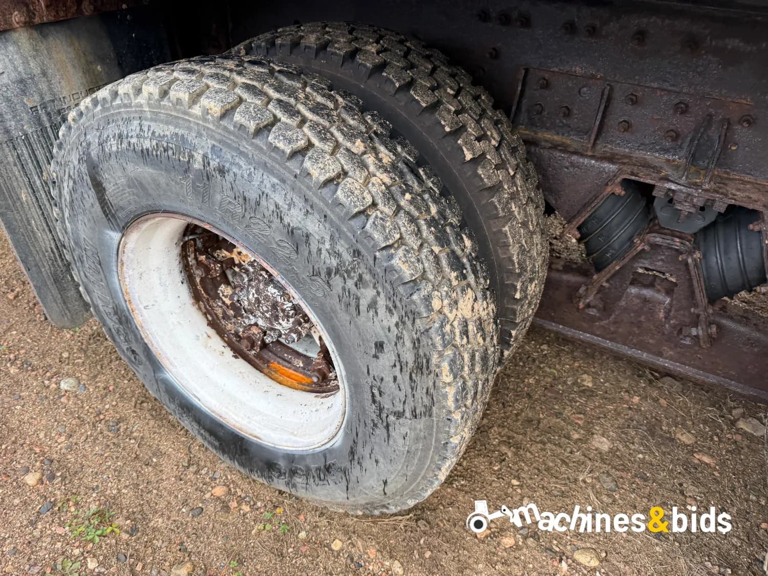 2002 VOLVO VHD124B200 — photo 9