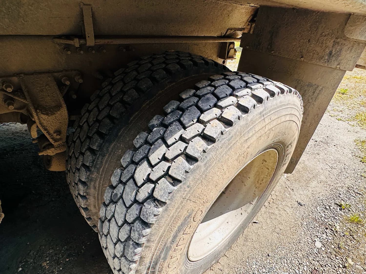2019 VOLVO VHD64B200 — photo 2