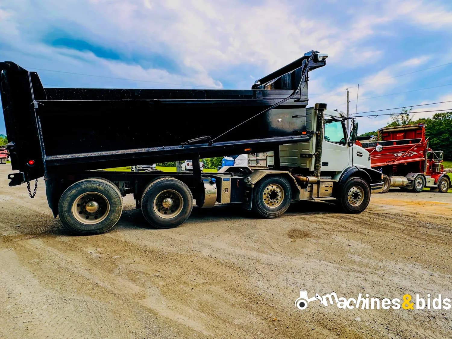 2020 VOLVO VHD64B300 — photo 4