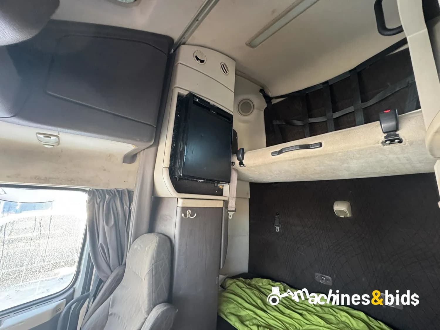 2015 VOLVO VNL64T670