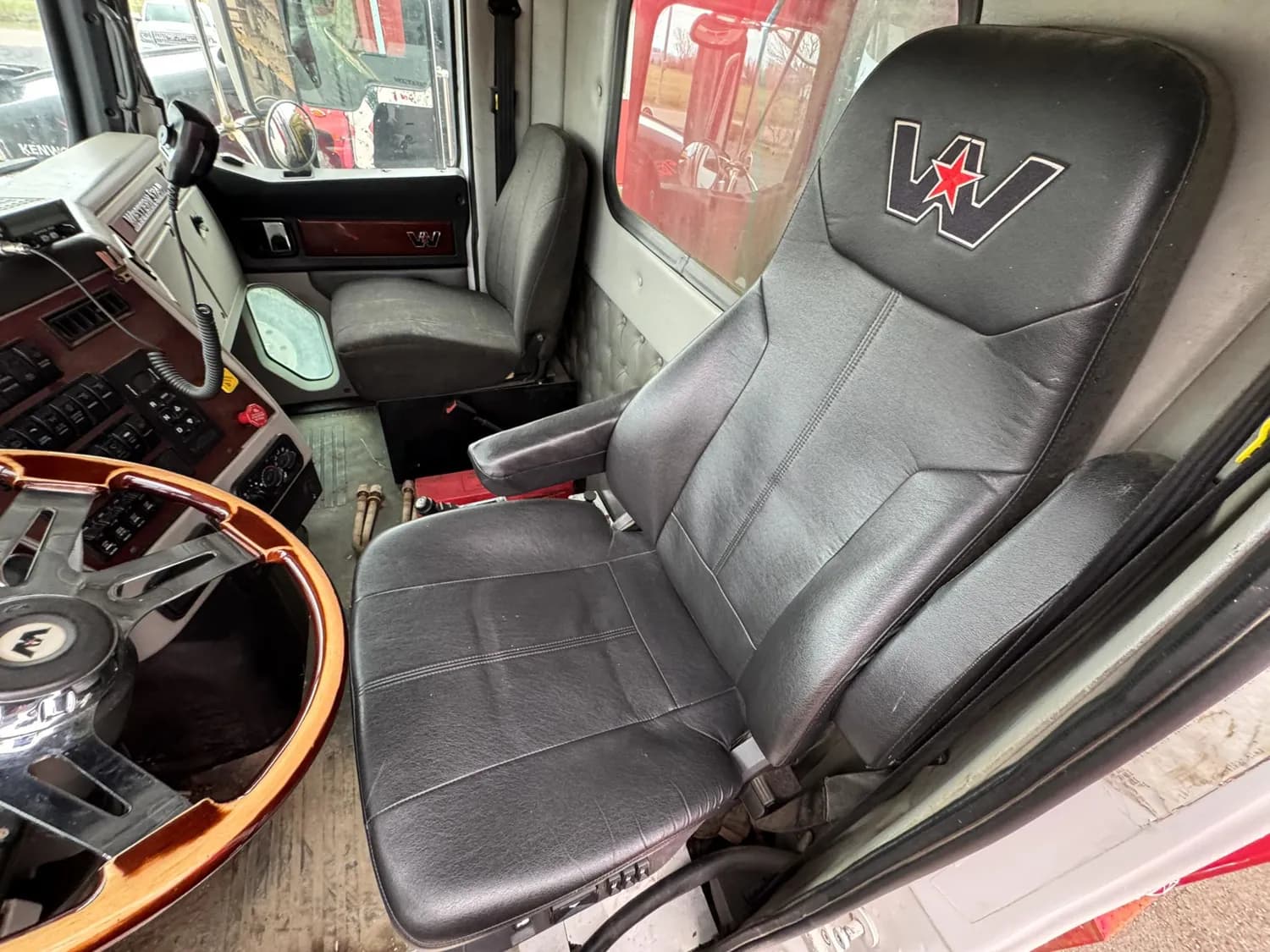 2015 WESTERN STAR 4700 — photo 17