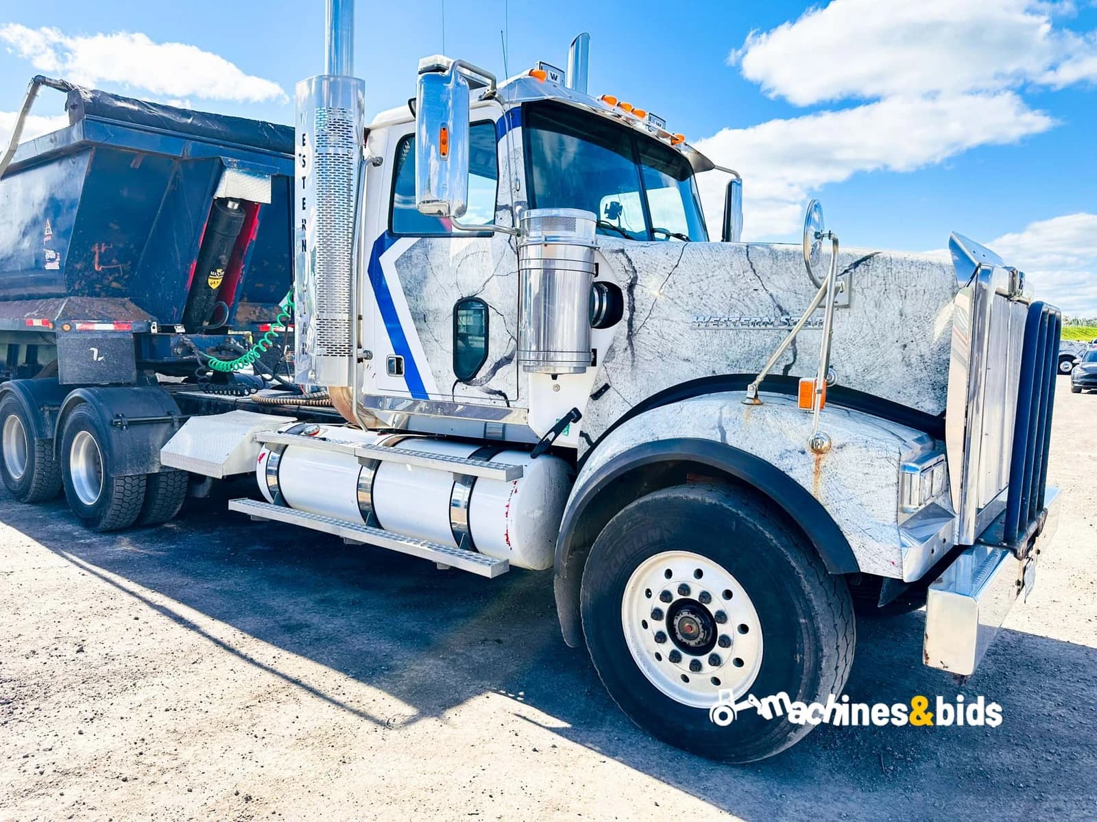 2015 WESTERN STAR 4900FA — photo 2
