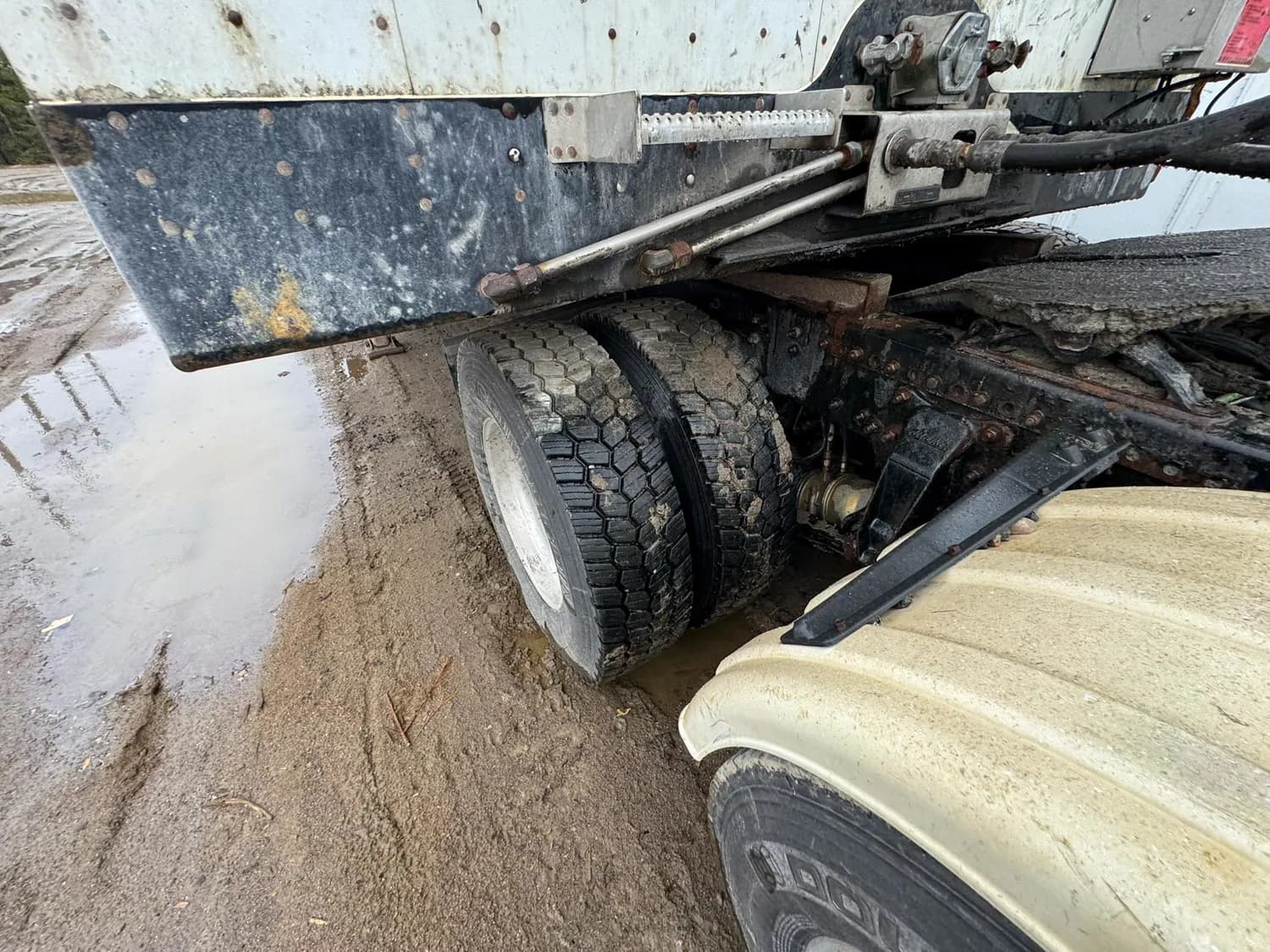 2022 WESTERN STAR 5700 — photo 3