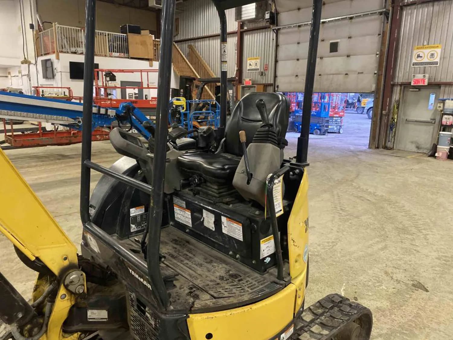 2018 YANMAR VIO25 1835G — photo 3